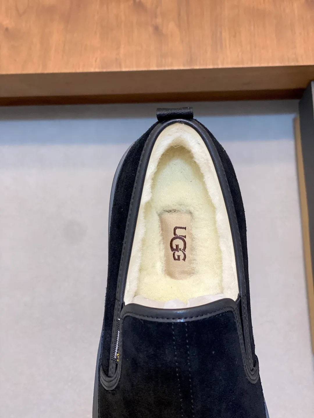 Men's shoes 💰580 New UGG fur-integrated men's simple and fashionable snow shoes. The most worth buying at the end of this year are warm casual shoes. Whether you are out and about at home, their comfortable and warm performance will be your most suitable fashion companion! The material is cowhide upper and imported wool is used inside. Two layers of cowhide for warmth and comfort! The eva+ rubber patch outsole is cushioned, non-slip and wear-resistant, and has good elasticity. It is light and wear-resistant, comfortable and soft, and the new simple cut is more fashionable. It has both practicality and fashion sense, so you no longer have to worry about how to match it in winter, while still maintaining your fashionable taste. High-quality genuine wool produced in Dongguan. The material depends on the details! Size: 39-40-41-42-43-44-45 sneaker size